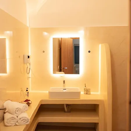 The Beauty Of Oia (Santorini)